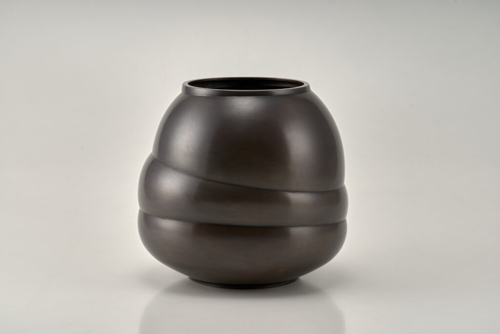 10. Vase_Michelin_Tombak